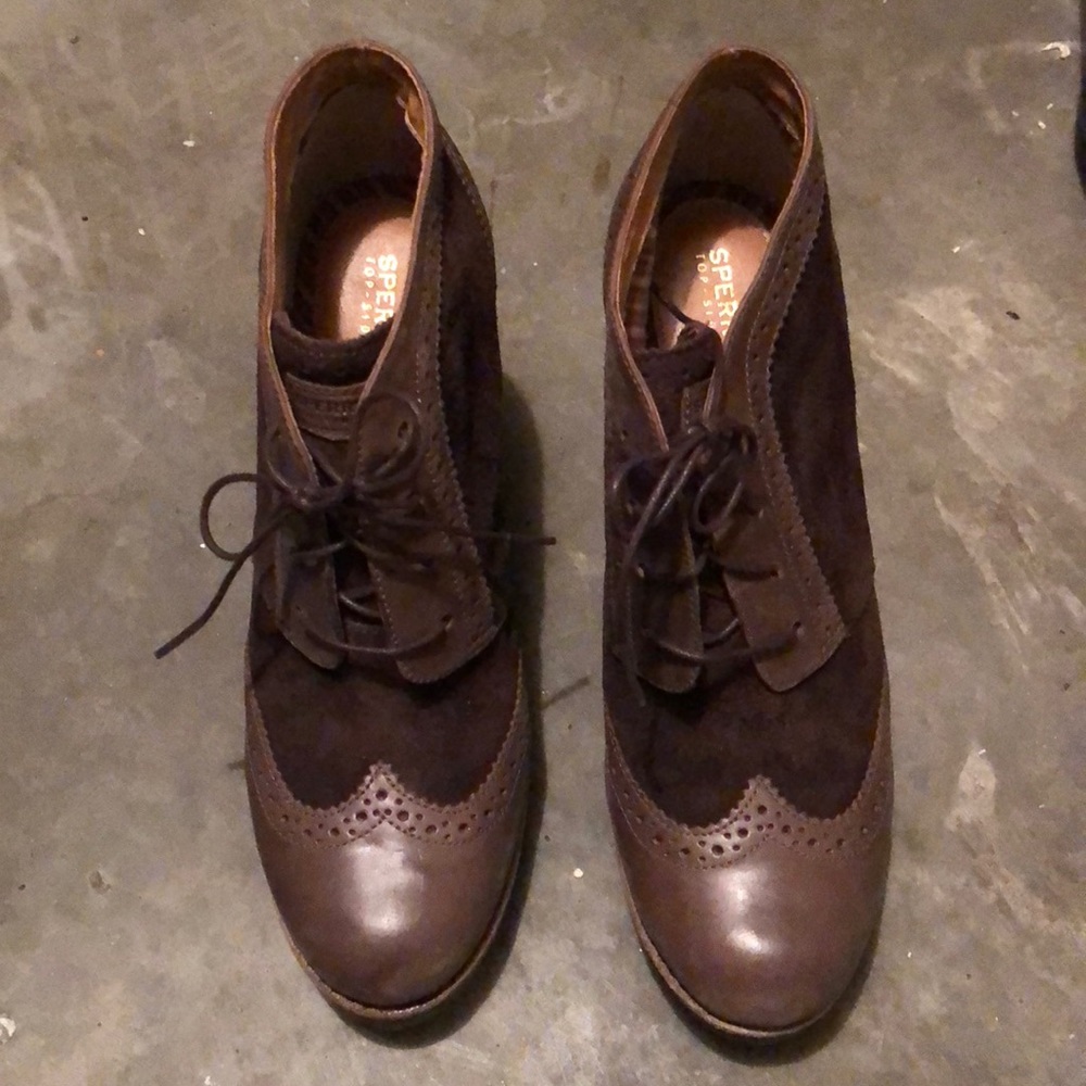 SPERRY brown ankle heeled boots